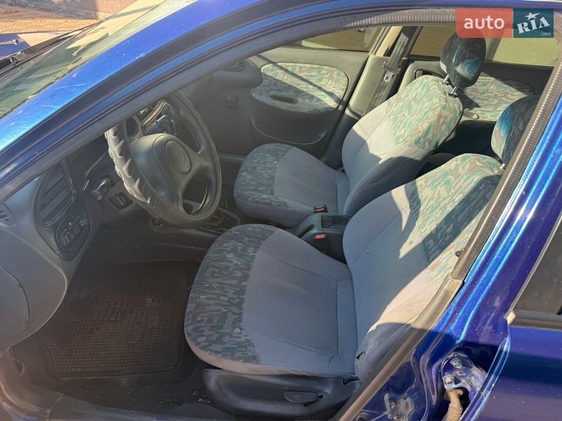 Седан Daewoo Lanos 2003 в Дніпрі