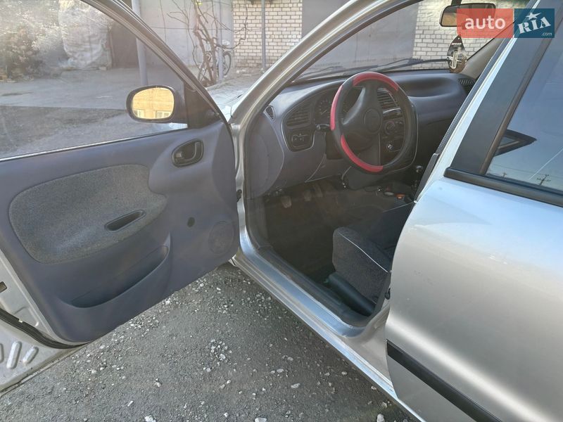 Седан Daewoo Lanos 2004 в Синельниково
