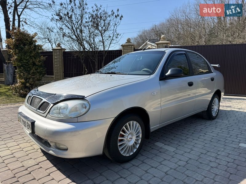 Седан Daewoo Lanos 2004 в Косове