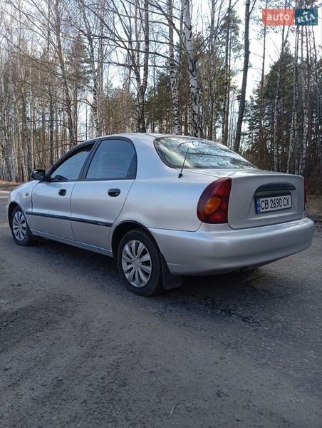 Седан Daewoo Lanos 2006 в Мені