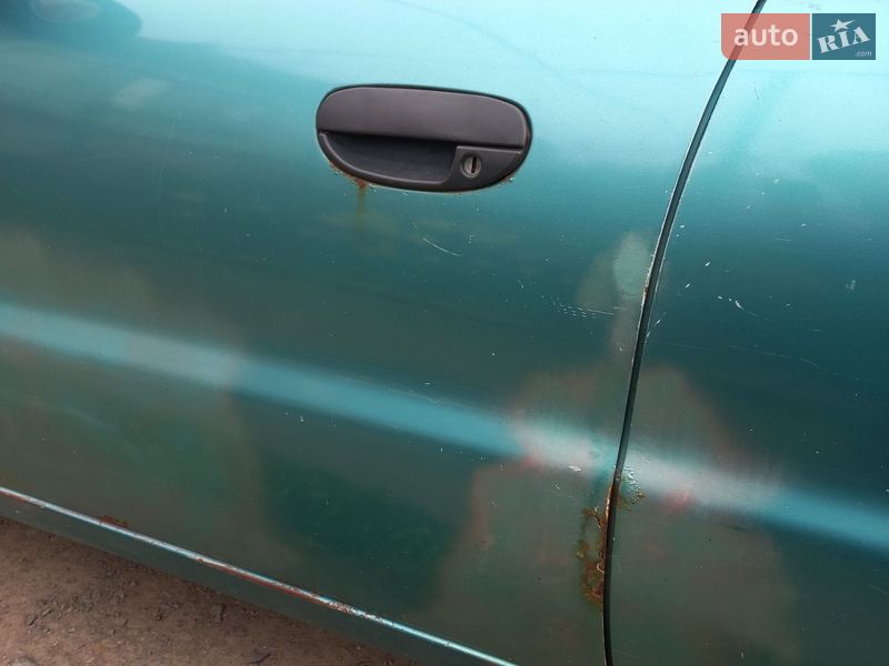 Седан Daewoo Lanos 1998 в Ужгороде