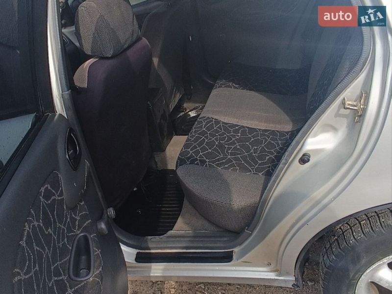 Седан Daewoo Lanos 2002 в Малині