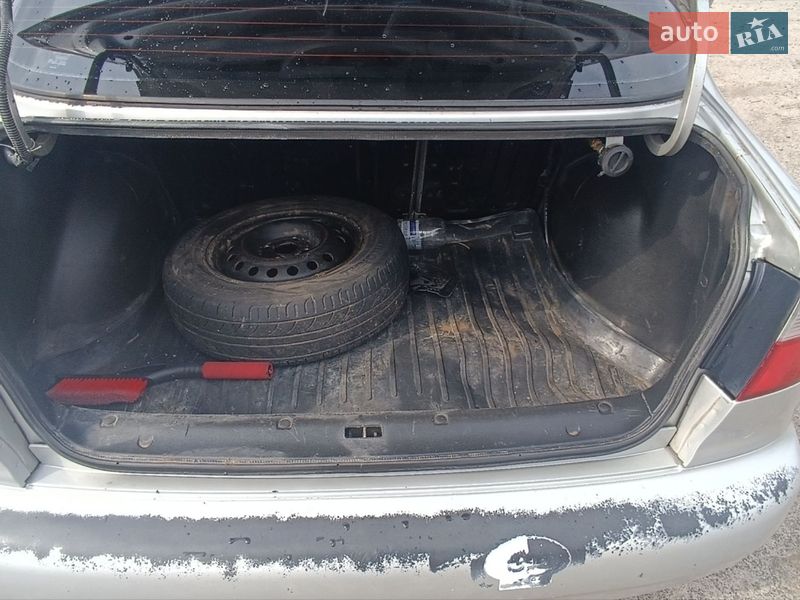 Седан Daewoo Lanos 2002 в Малині