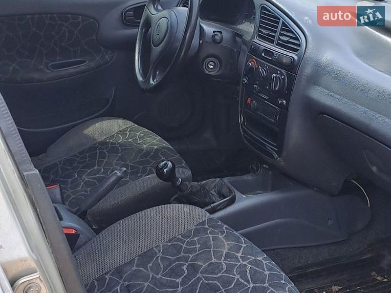 Седан Daewoo Lanos 2003 в Макарові