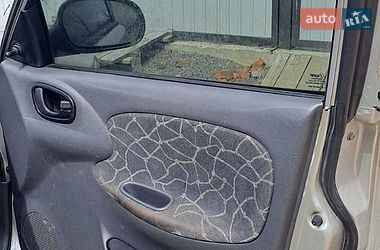 Седан Daewoo Lanos 2003 в Макарові