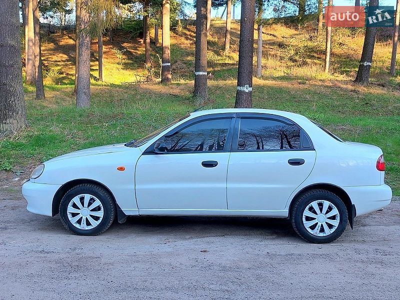 Седан Daewoo Lanos 2004 в Тростянці