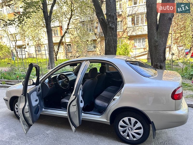 Седан Daewoo Lanos 2004 в Киеве