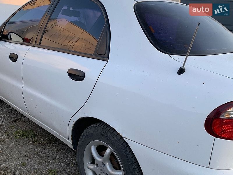 Седан Daewoo Lanos 2000 в Дніпрі