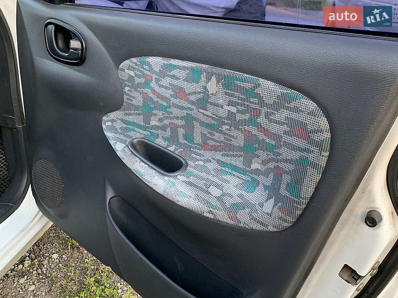 Седан Daewoo Lanos 2000 в Дніпрі