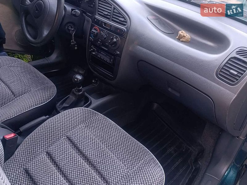 Седан Daewoo Lanos 2004 в Дніпрі