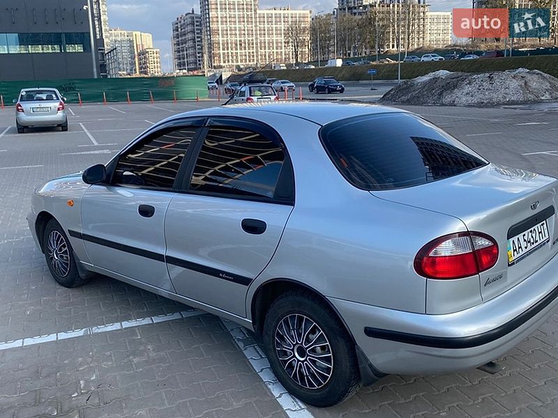 Седан Daewoo Lanos 2004 в Киеве