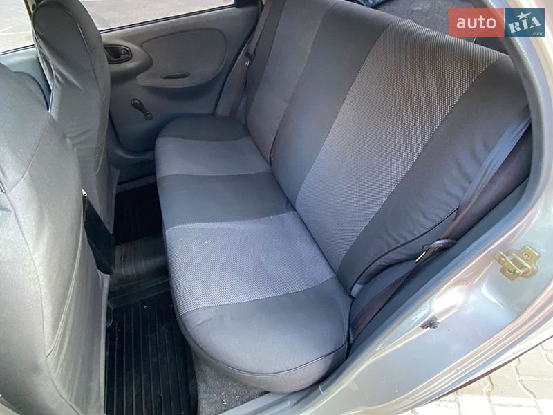 Седан Daewoo Lanos 2004 в Киеве