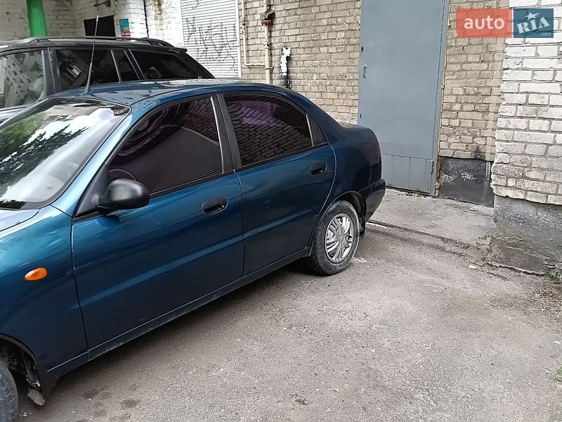 Седан Daewoo Lanos 2001 в Львове