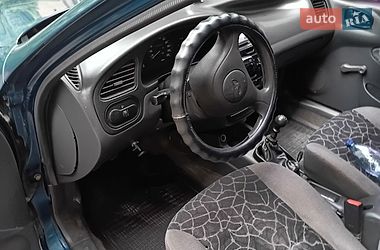 Седан Daewoo Lanos 2001 в Львове