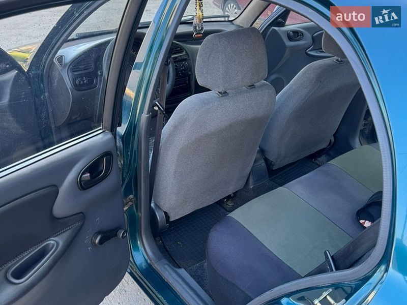 Седан Daewoo Lanos 2004 в Львове