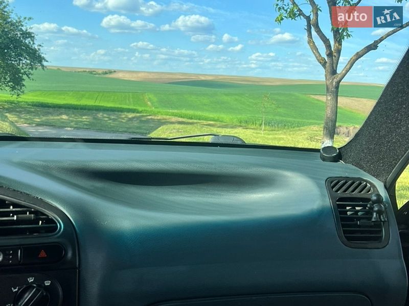 Седан Daewoo Lanos 2003 в Луцьку
