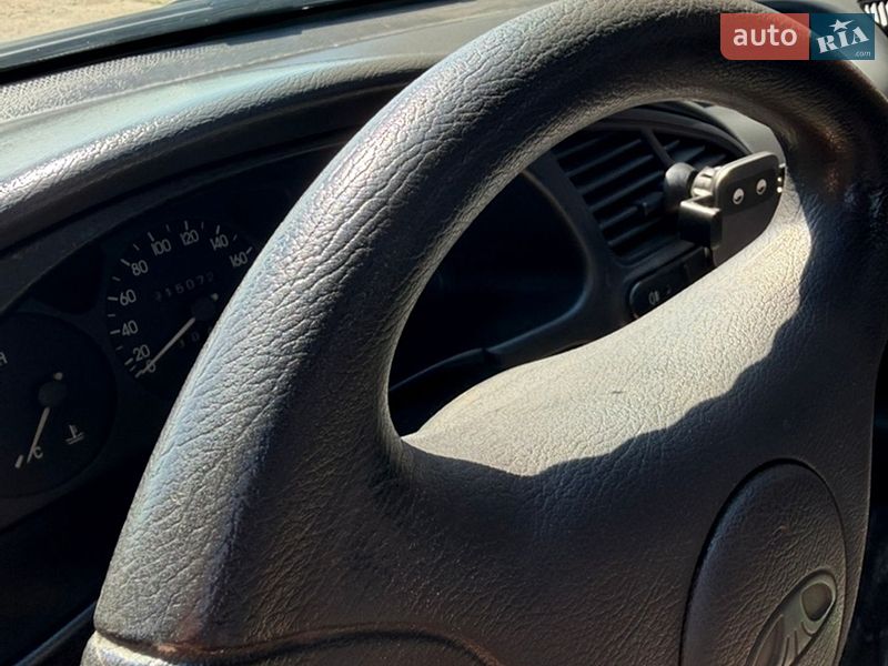 Седан Daewoo Lanos 2002 в Харькове