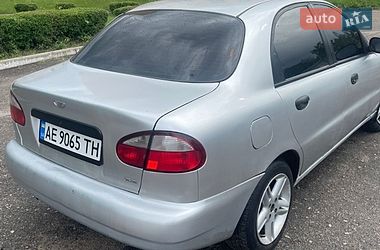 Седан Daewoo Lanos 2004 в Лозовій