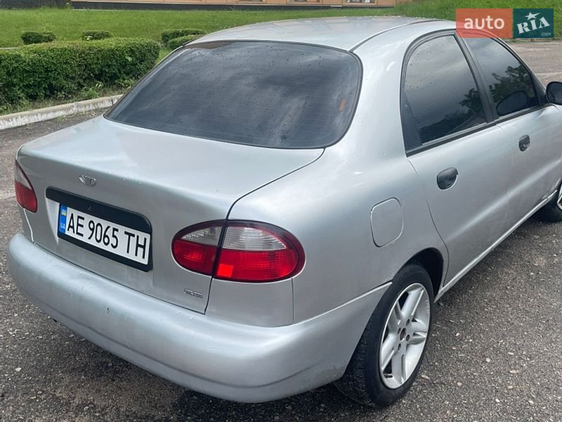 Седан Daewoo Lanos 2004 в Лозовій