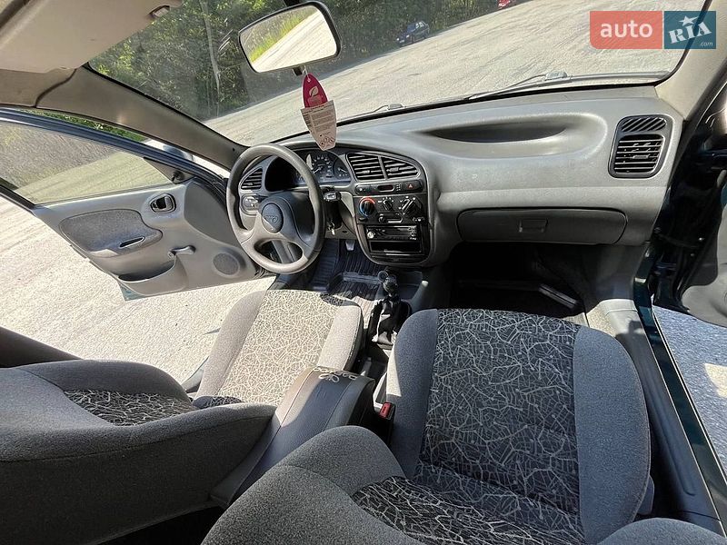 Седан Daewoo Lanos 2005 в Полонному