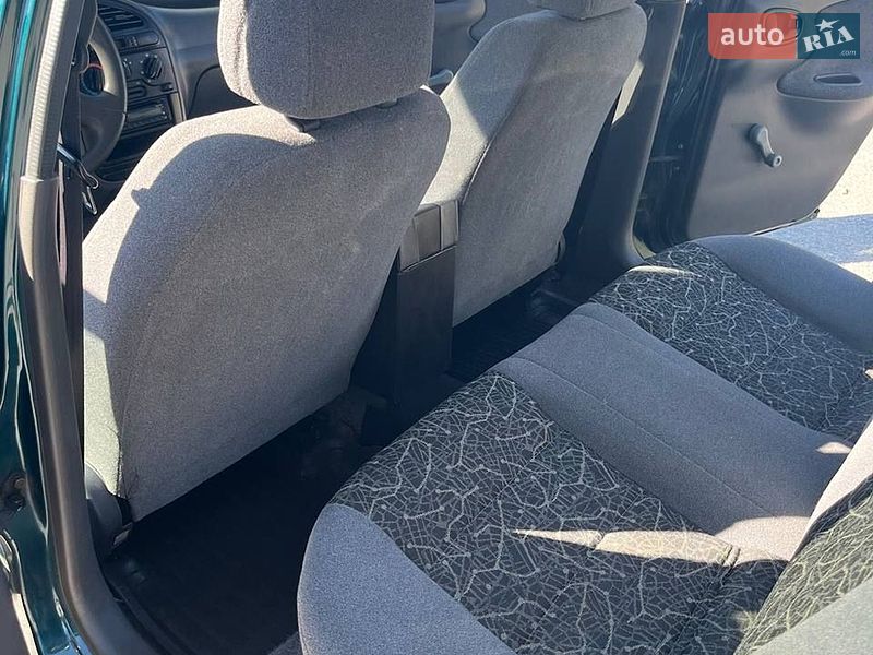 Седан Daewoo Lanos 2005 в Полонному