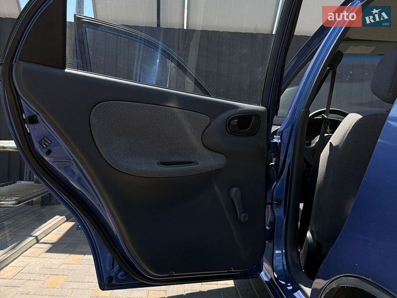 Седан Daewoo Lanos 2008 в Лозовій