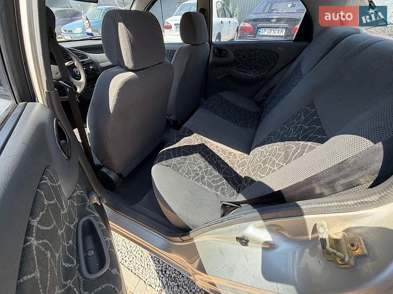 Седан Daewoo Lanos 2002 в Запорожье