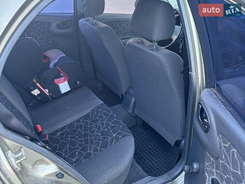 Седан Daewoo Lanos 2003 в Софіївській Борщагівці