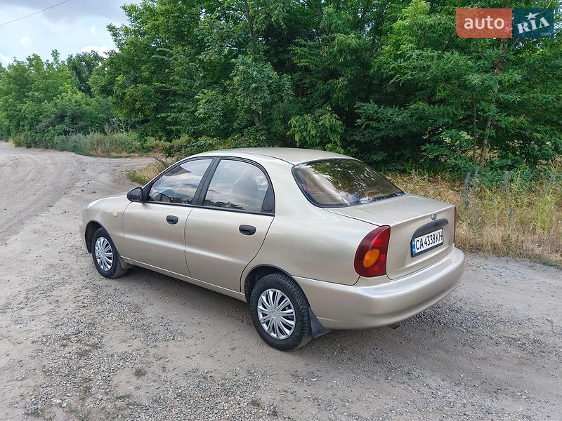 Седан Daewoo Lanos 2011 в Первомайську