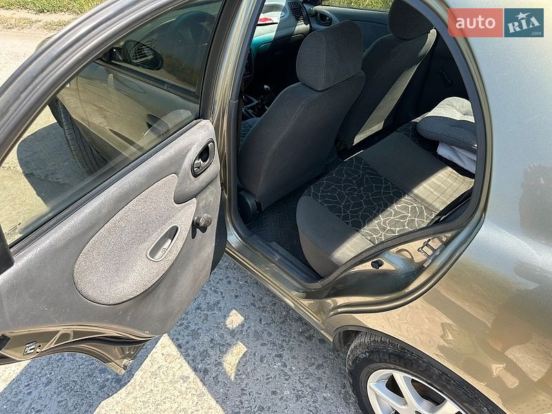 Седан Daewoo Lanos 2004 в Дніпрі