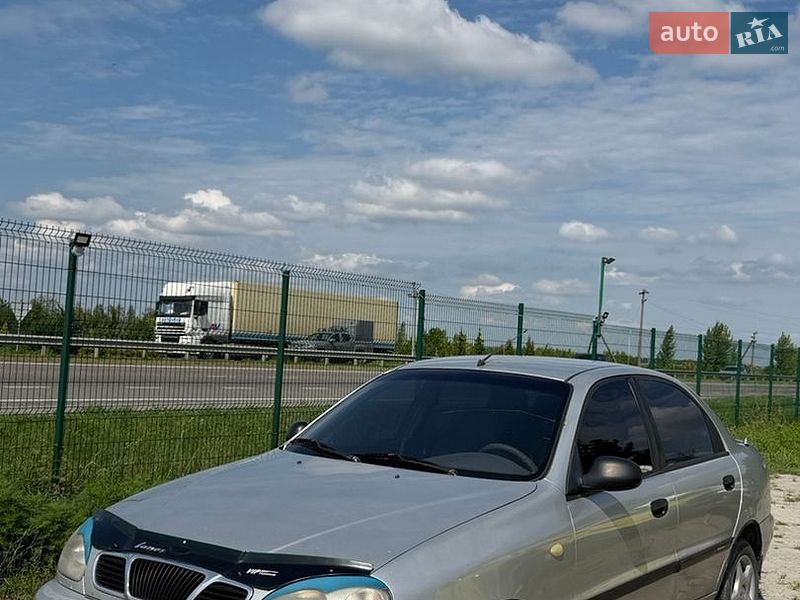 Седан Daewoo Lanos 2002 в Дніпрі