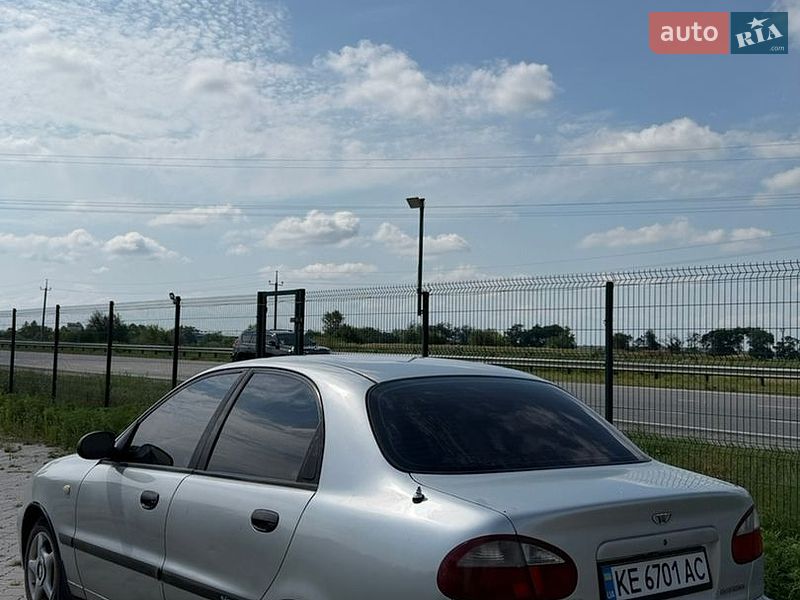 Седан Daewoo Lanos 2002 в Дніпрі