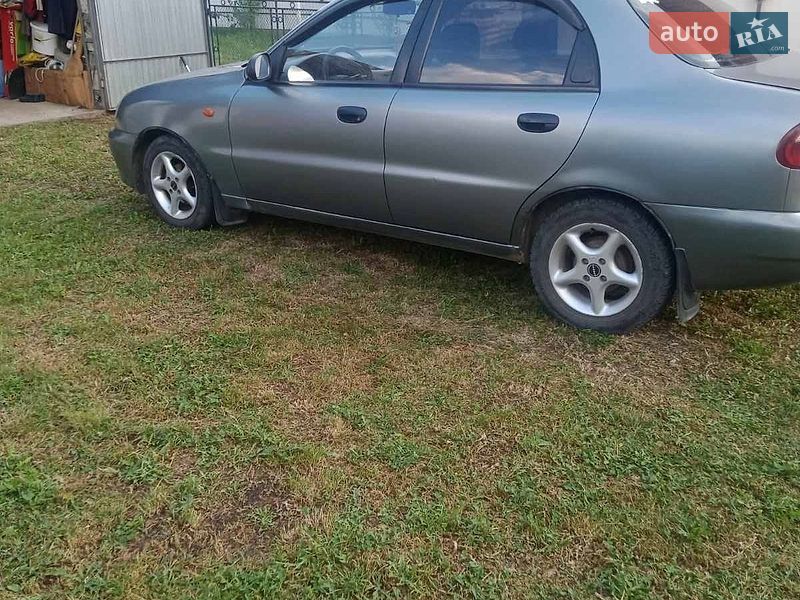Седан Daewoo Lanos 2008 в Долині