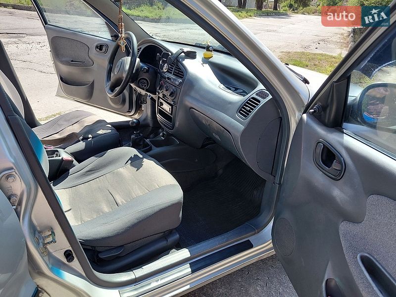 Седан Daewoo Lanos 2005 в Вараше
