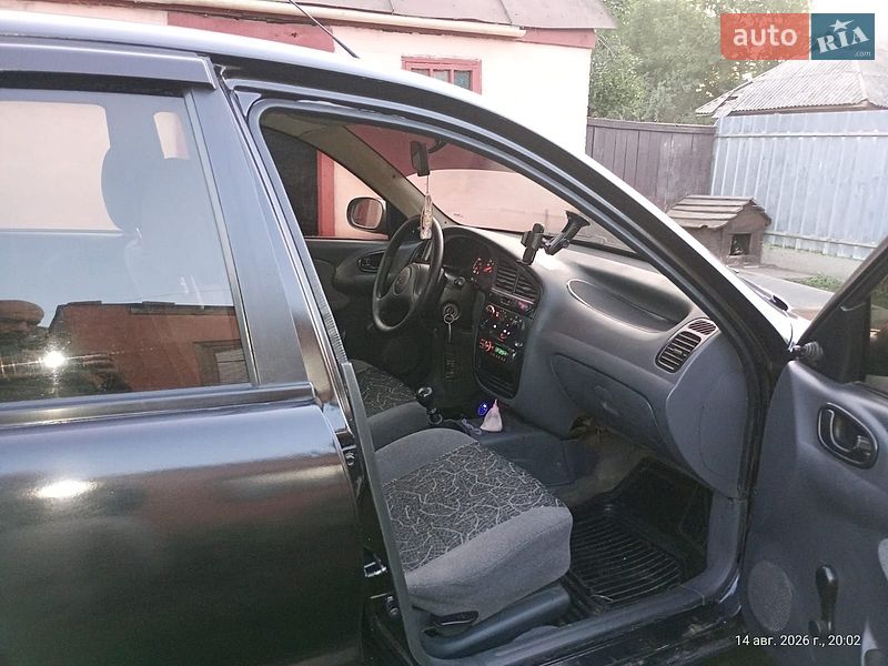Седан Daewoo Lanos 2006 в Ромнах