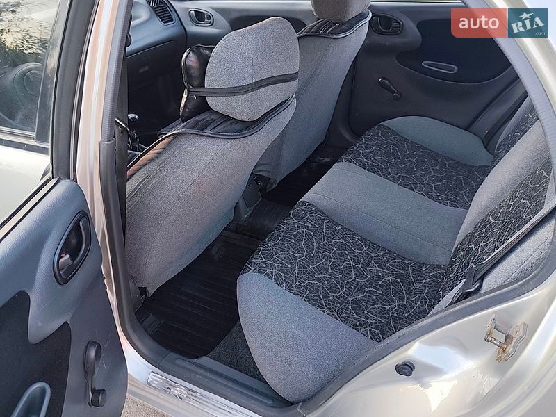 Седан Daewoo Lanos 2004 в Полтаві