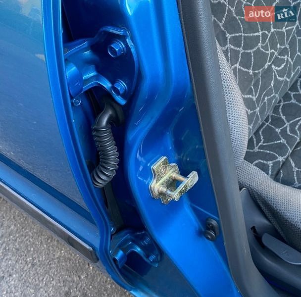 Седан Daewoo Lanos 2001 в Киеве