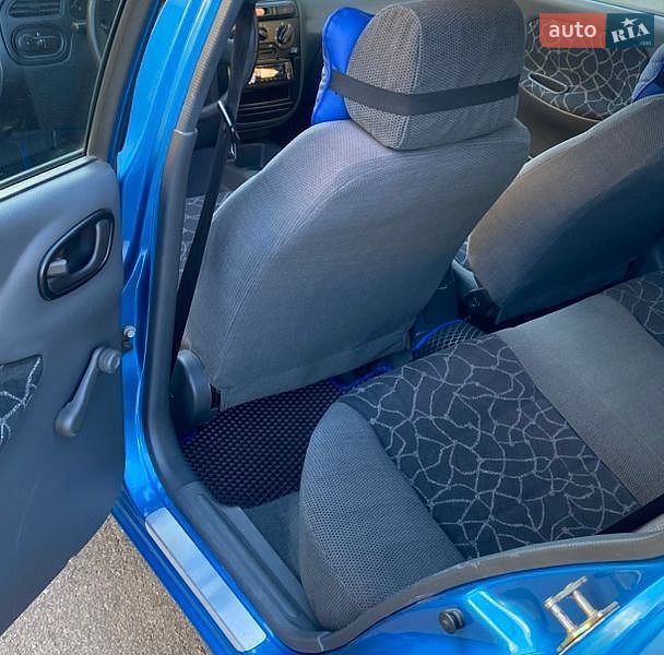 Седан Daewoo Lanos 2001 в Киеве