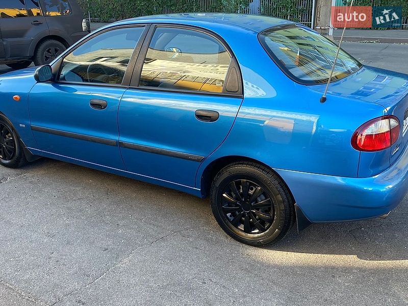 Седан Daewoo Lanos 2001 в Киеве