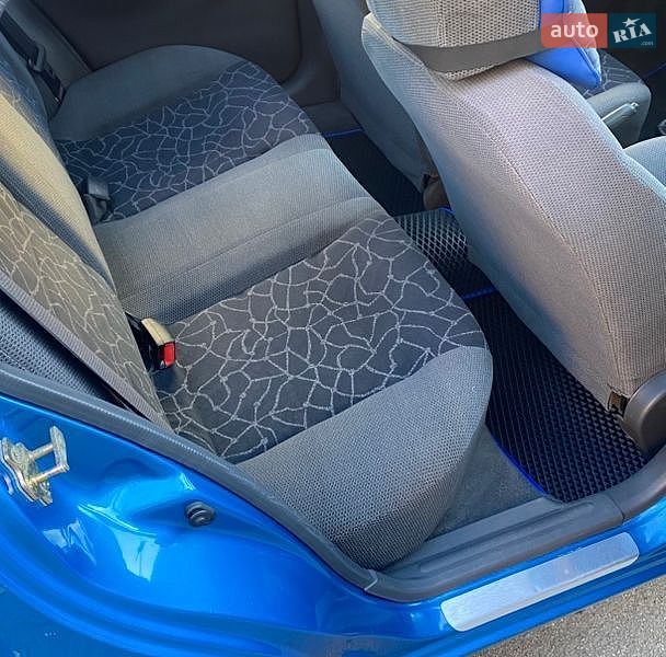 Седан Daewoo Lanos 2001 в Киеве