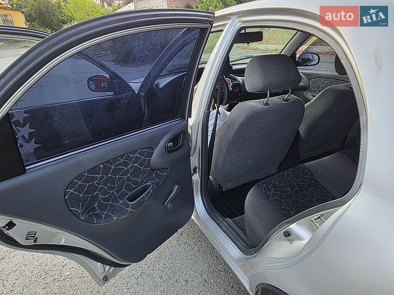 Седан Daewoo Lanos 2003 в Ватутіному