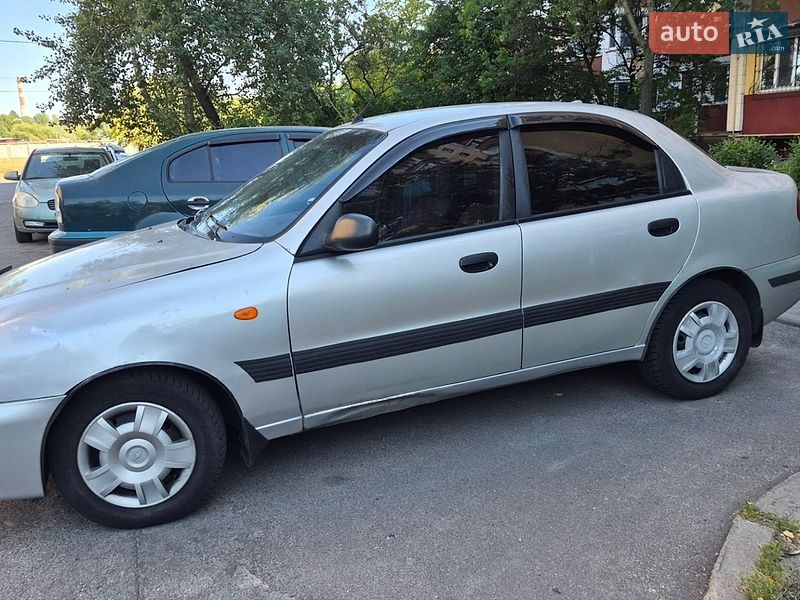 Седан Daewoo Lanos 2004 в Киеве