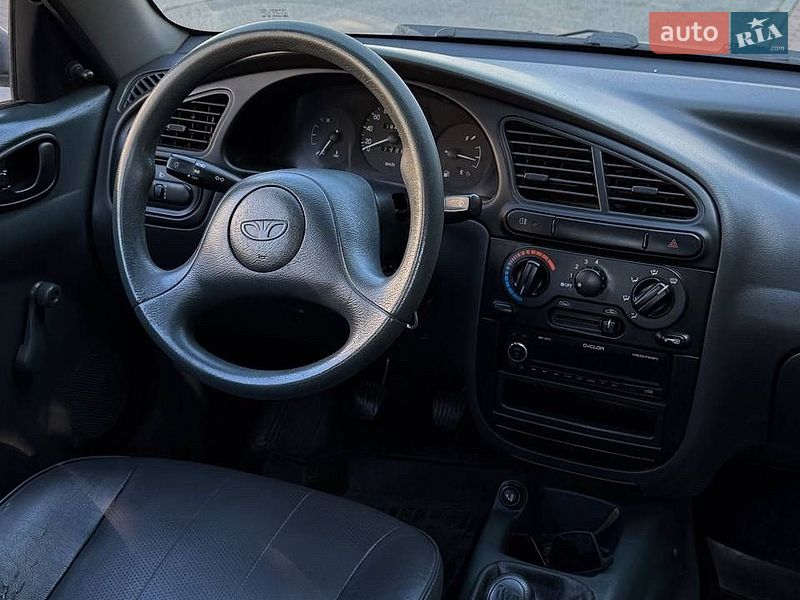 Седан Daewoo Lanos 1998 в Дніпрі