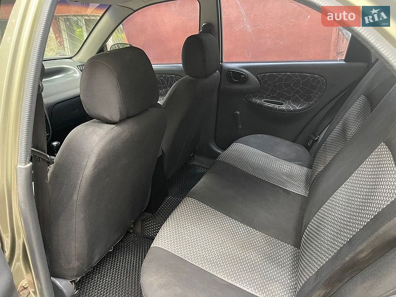 Седан Daewoo Lanos 2002 в Ровно