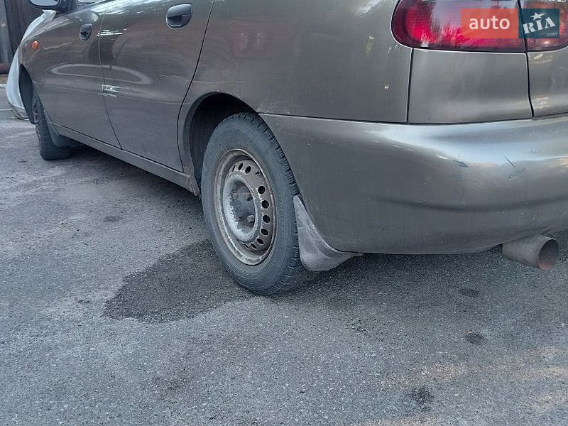 Седан Daewoo Lanos 2004 в Макарові