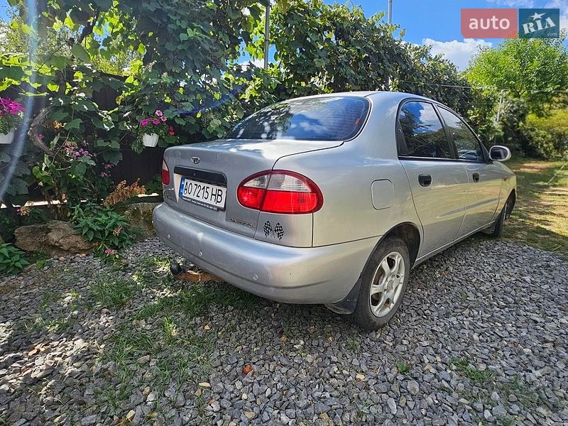 Седан Daewoo Lanos 2002 в Хусте