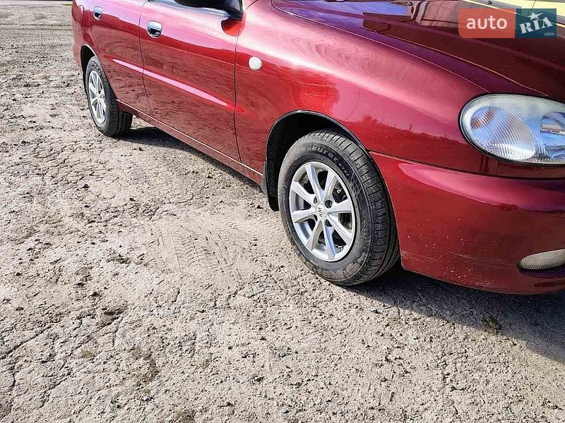 Седан Daewoo Lanos 2002 в Вільногірську