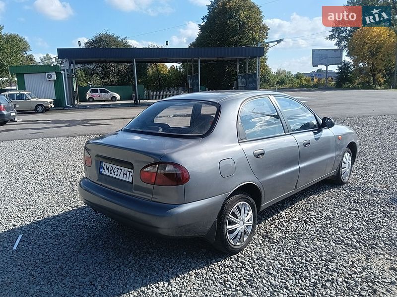 Седан Daewoo Lanos 2008 в Малині