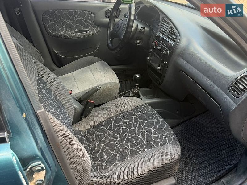 Седан Daewoo Lanos 2003 в Кривом Роге