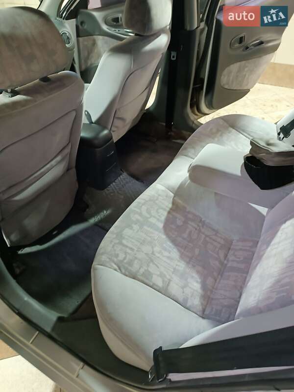 Седан Daewoo Leganza 1999 в Волочиську